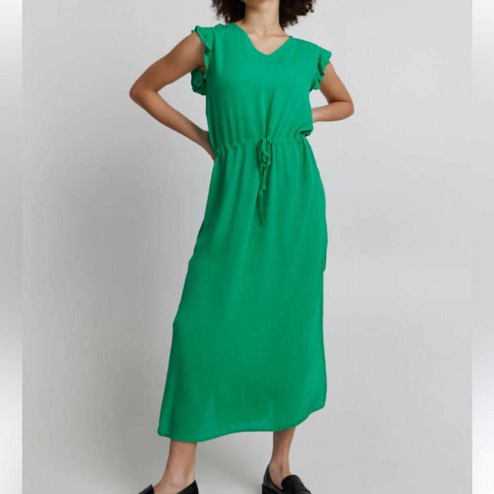 FLORAL V-Neck Midi Dress in Green - Picture 2 of 6
